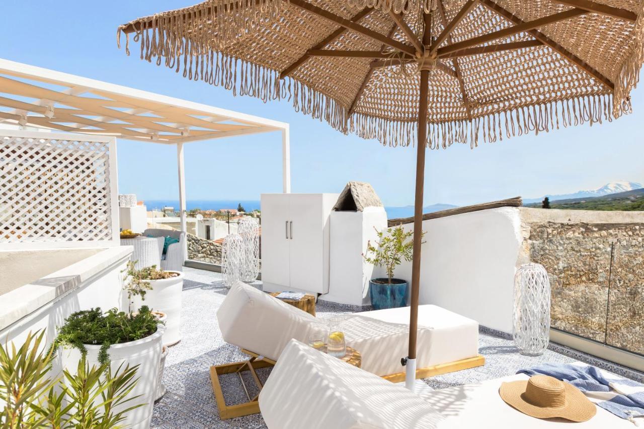 Stema Residence, With Panoramic View, Roof Garden & Jacuzzi! Casa vacanze