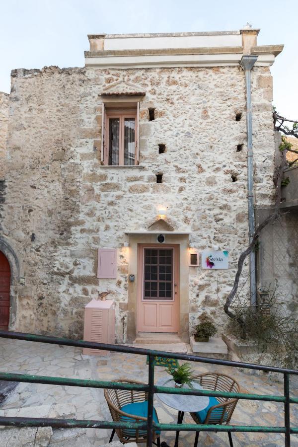 Casa vacanze Stema Residence, With Panoramic View, Roof Garden & Jacuzzi! Atsipopoulo